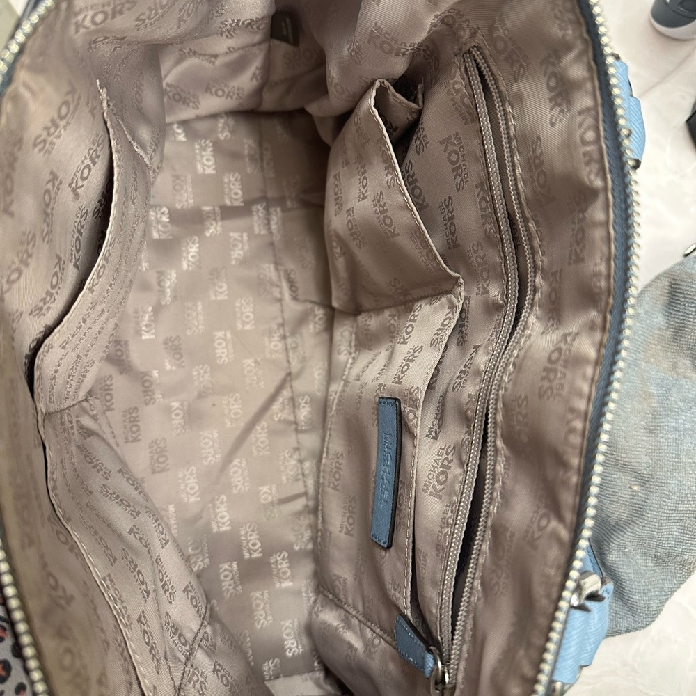 Michael Kors handbag light blue in color - Picture 4 of 6